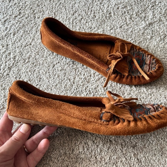 Minnetonka El Paso II Brown Suede Embroidered Women’s 9.5 Moccasins Southwest - Picture 2 of 5